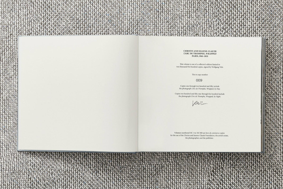 Christo and Jeanne-Claude - L'Arc de Triomphe, Wrapped, Paris