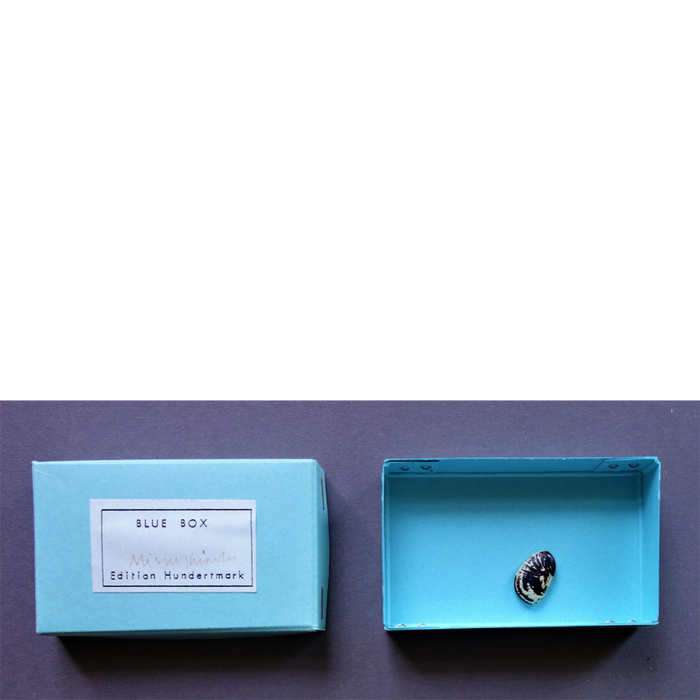 Alison Knowles - Blue Box. - View of the world / Blick auf die Welt